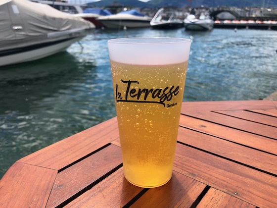 Bierglas am Genfer See